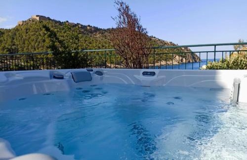 Frourion Casa | Dionos Villa with Jacuzzi