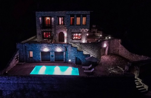 Keramidi Villa | Dionysos Luxury Villa