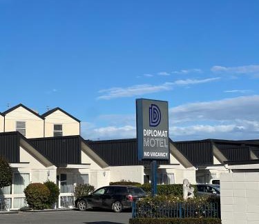 Merivale Hotel | Diplomat Motel