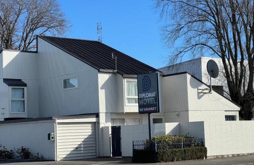 Merivale Hotel | Diplomat Motel