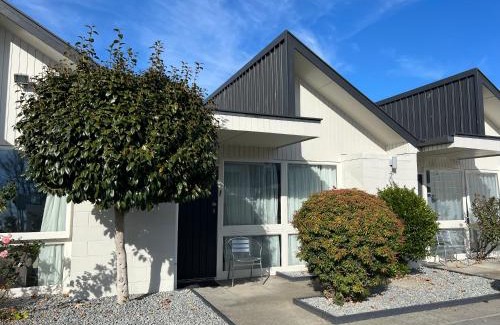 Merivale Hotel | Diplomat Motel