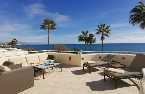 Buenas Noches Apartamento | Acceso directo a la playa, piscina, vista panorámica, terraza de 100 m2.