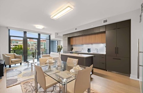 NoMa Casa | 1 Block from NoMa Metro & Harris Teeter | Gym+ Rooftop