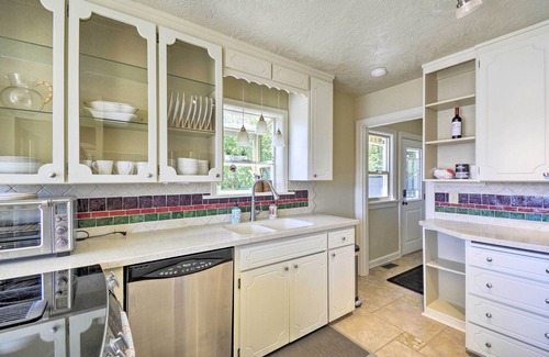 Bremerton Casa | Direct Beach Access: Getaway on Port Orchard!