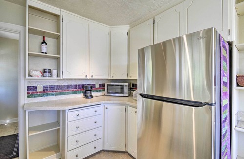 Bremerton Casa | Direct Beach Access: Getaway on Port Orchard!