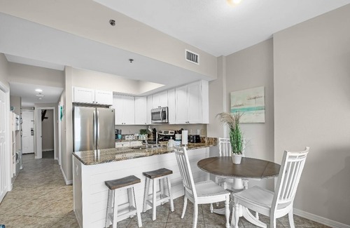 Orange Beach Condominio | Direct BEACH front. Indoor & Outdoor pools. Hot Tub. Sauna
