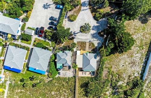 Nokomis Cabaña | Direct Beachfront Cottage-Casey Key/Nokomis Beach-1 Bedroom