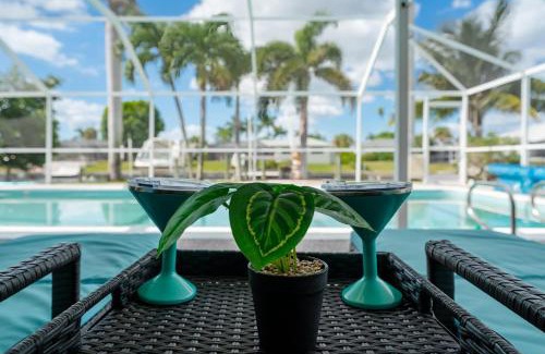 Caloosahatchee Casa | Direct Gulf Access & Heated Pool -Villa Hip Nautic - Roelens Vacations