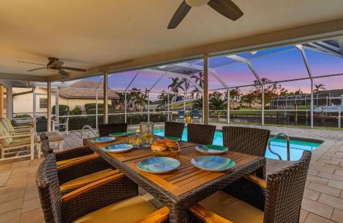 Caloosahatchee Casa | Direct Gulf Access, Large Heated Pool, and Pet-Friendly! - Villa Paws in Paradise - Roelens