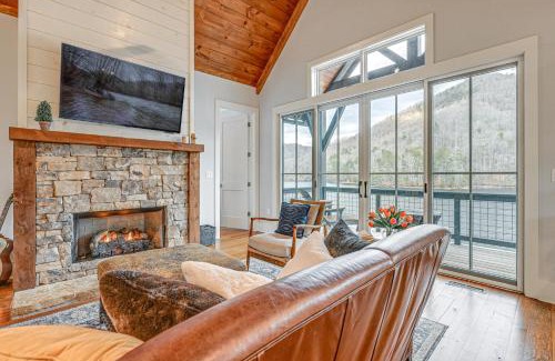 Bear Lake Reserve Casa | Direct Lake Access and Fire Pit Tuckasegee Cottage!