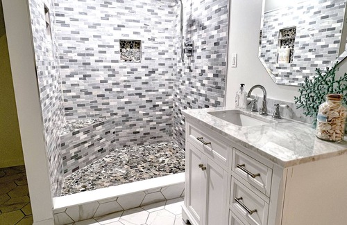 Broadalbin Casa | Direct Lakefront 3 BR, 2 BA with Walkout Beach and Incredible Views