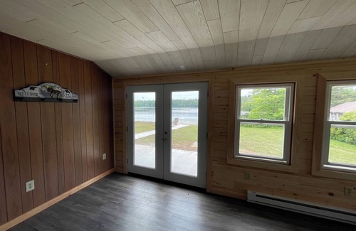 Salisbury Center Cabina | Direct Lakefront Cabin with 3 bedrooms! Serene Getaway!
