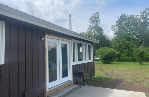 Salisbury Center Cabina | Direct Lakefront Cabin with 3 bedrooms! Serene Getaway!