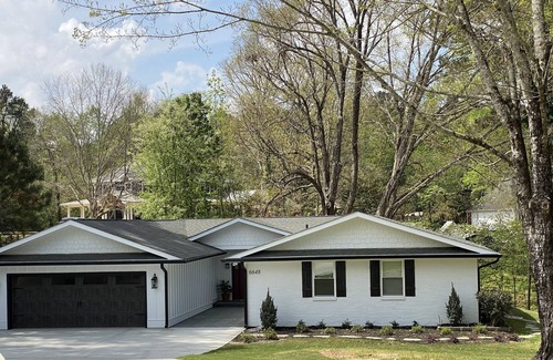 Buford Casa | Direct Lakefront House w/Awesome Views