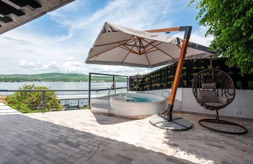 Tequesquitengo Cabaña | Direct lakefront total home in Teques, spa, gym, karaoke, games room, staff