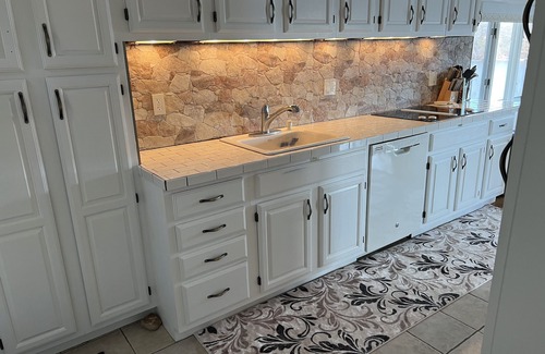 New Fairfield Casa | Direct Lakefront Living - Floating Dock, Boat Watching, Kayaks, & EV Charger