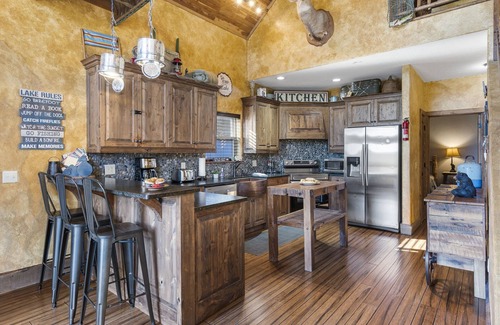 Branson Casa | Direct Lakefront with Views, Air Hockey, Close to Sdc with Free Tickets!