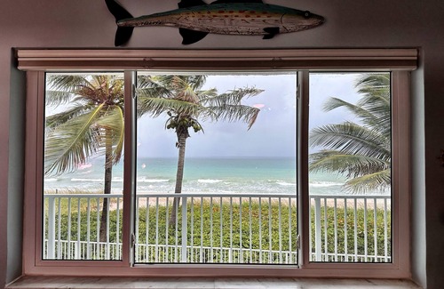 Bel Air Apartamento | Direct Oceanfront Studio in Lauderdale by the Sea