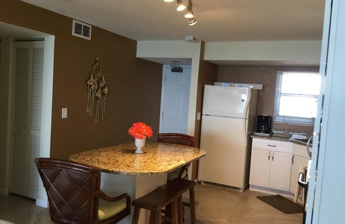 Daytona Beach Condominio | Directamente frente al mar, recién renovado 2 dormitorios, 2 baños condominio - No Drive Beach