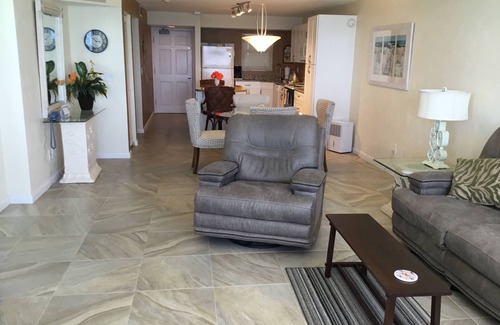 Daytona Beach Condominio | Directamente frente al mar, recién renovado 2 dormitorios, 2 baños condominio - No Drive Beach