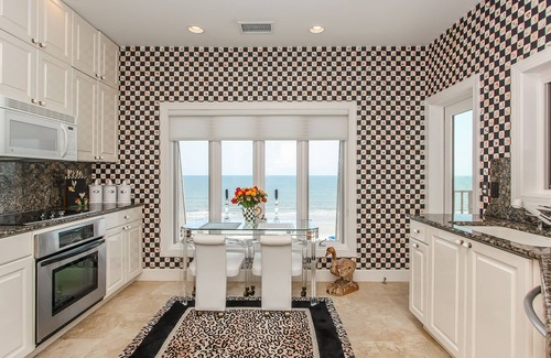 Beach Lagoon Villa | Directo OCEANFRONT Piso de esquina superior Condo con actualizaciones a montones!