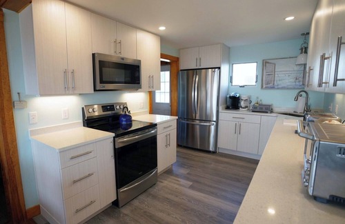 Southern Coast Casa | Direct Oceanfront/Beachfront Home in Saco, ME. Family Retreat sleeps 19
