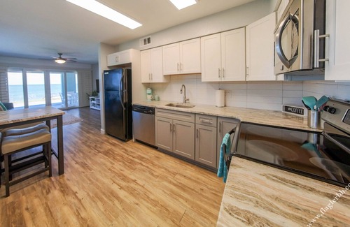 Painters Hill Casa | Direct Oceanfront~Deck~Queen Beds~Grill