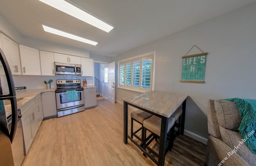 Painters Hill Casa | Direct Oceanfront~Deck~Queen Beds~Grill