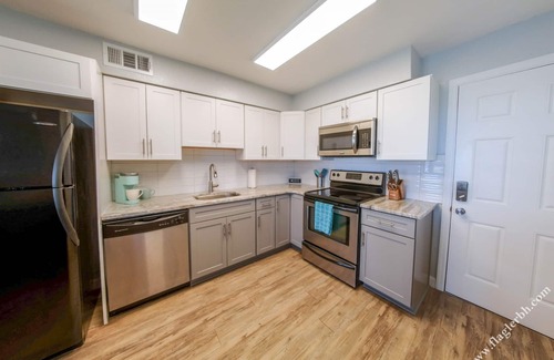 Painters Hill Casa | Direct Oceanfront~Deck~Queen Beds~Grill