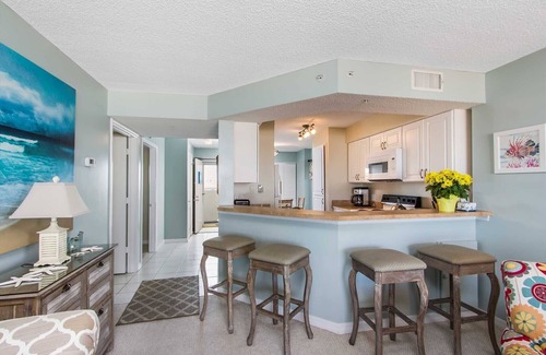 Seawinds Condo Condominio | Direct oceanfront corner condo with large balcony, beachfront pool, and garage parking