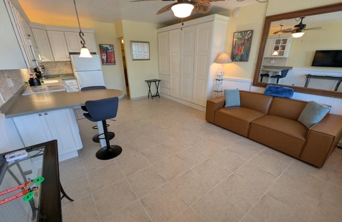 Lauderdale-by-the-Sea Condominio | Direct Oceanfront Escape with Spectacular Views!
