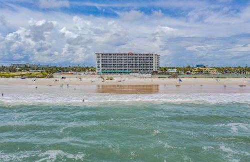 Lenox Park Apartamento | Direct oceanfront view 8th floor, king size bed, largest pool in Daytona Beach !