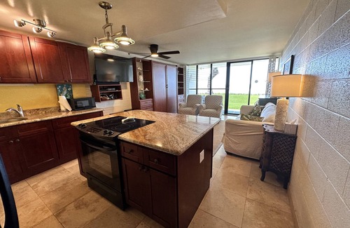 Haleiwa Condominio | DIRECT SANDY BEACHFRONT just steps away fr the patio.Ground Fl.condo 1bed2ba2pkg