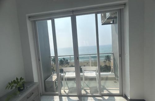 Mount Lavinia Apartamento | Direct Sea View Fully Furnished Luxury Apartment