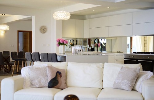 Cove Basina (Jelsa) Villa | Exclusivo recién reconstruido Stone Villa On The Sea directamente al propietario