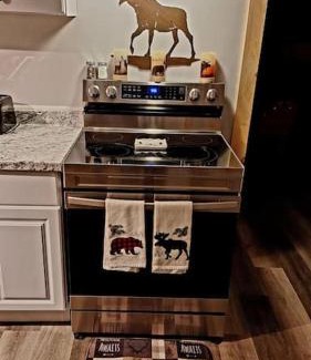 Colebrook Casa | Direct trail access/central location/Ample parking