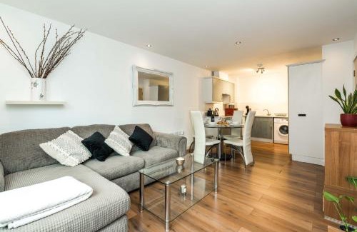 East Acton Apartamento | Direct Tube Links to Central London , Walk to Station one bedroom flat in Greater London, ID required