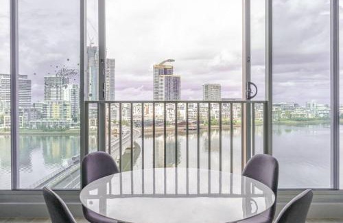 Wentworth Point Apartamento | Direct Water View Walk to Supermarket 1 Car Space