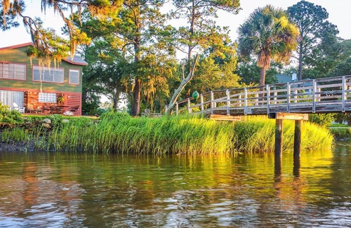 Midway Cabaña | Direct Waterfront. Muelle en Deep Salt Water a 35 millas de Savannah.