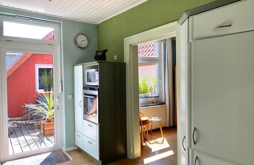 Neubrandenburg Apartamento | Directly in the city center, 95sqm lovely apartment/1OG with large south-facing terrace, 900m to the lake