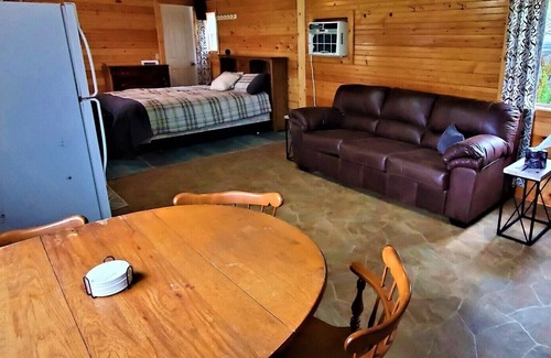 Wheatland Cabina | Directly next door to Lucas Oil Speedway in Wheatland MO.