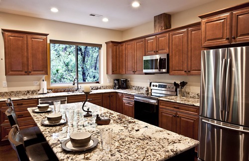 Broadmoor Cabina | Directly on Cheyenne Creek * CENTRAL AIR* Built in 2021* 50 amp EV Charger