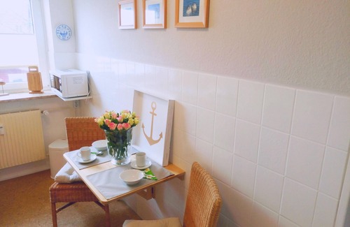 Busumer Deichhausen Apartamento | Directly on the North Sea (200 m). Free beach chair on the dike (May - Sept.).