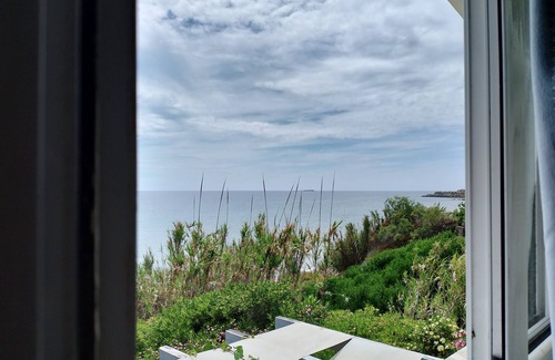 Ag. Georgios Casa | DIRECTLY ON THE SEA BEAUTIFUL APARTMENT for 2 to 4 guests