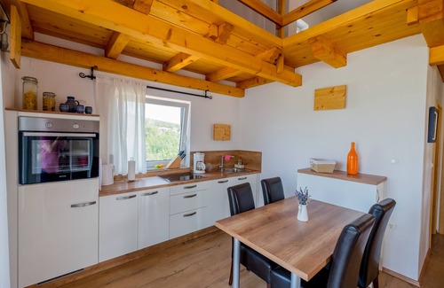 Bilice Casa | Ideal para las familias y justo en el agua! 3 apartamentos independientes en una casa