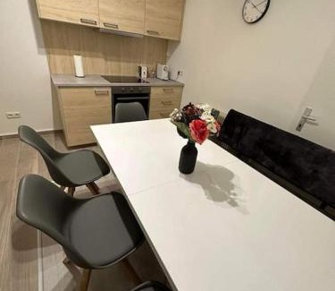 Vienna Apartamento | Direkt bei U1 (U-Bahn) 8 ppx. Apartment