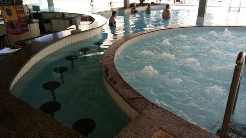 Prive das Caldas Apartamento | Diroma Exclusive Com piscinas 24 horas todos os dias, ESTE HOTEL TEM A VERDADEIRA ÁGUA MEDICINAL CONTRA DORES NO CORPO Artrite, artrose, osteoporose e fibromialgia Fique livre do estresse com a maior sauna para hotel
