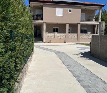 Radanovici Apartamento | DIS LUX Apartments