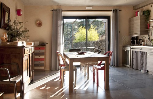 Apt Apartamento | Apartamento adaptado para discapacitados en la planta baja de una antigua casa de campo
