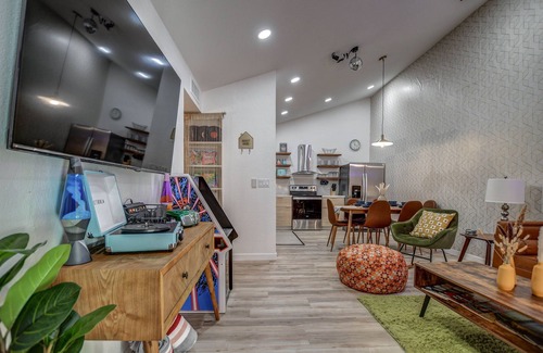 Mesa Grande Casa | \*DISCO DEN*/ All New Funky 70s Pad w/ Hot Tub!
